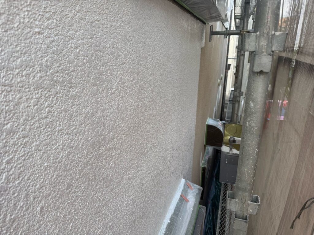 外壁 下塗り途中
