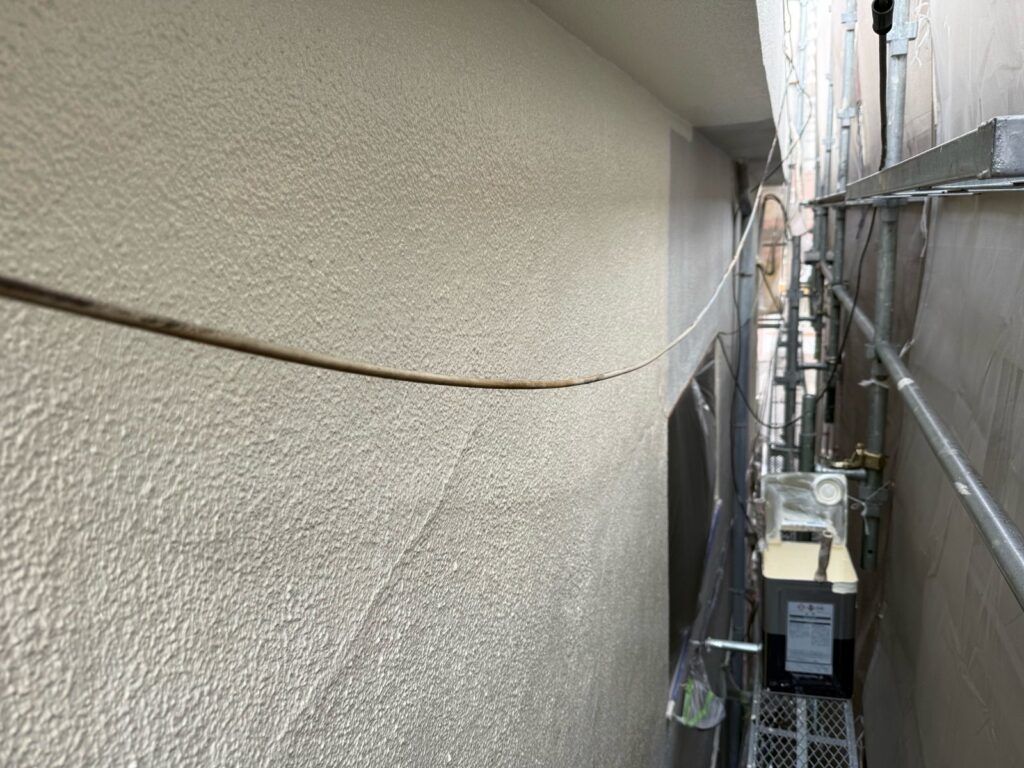 外壁　中塗り途中