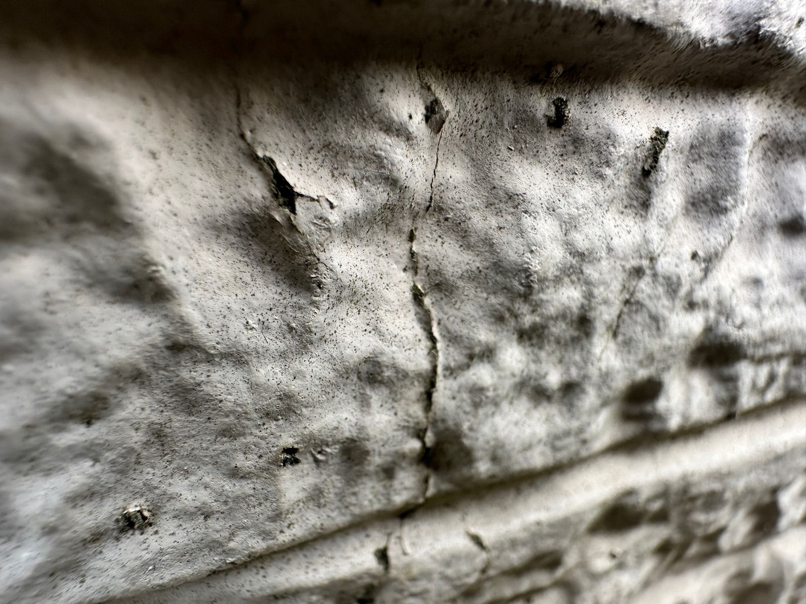 外壁のひび割れ