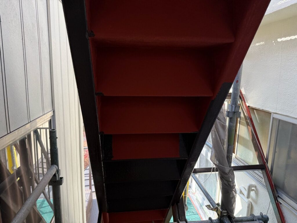 鉄部　上塗り途中