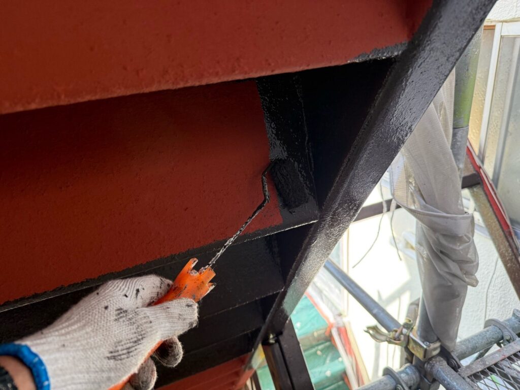 鉄部　上塗り手元