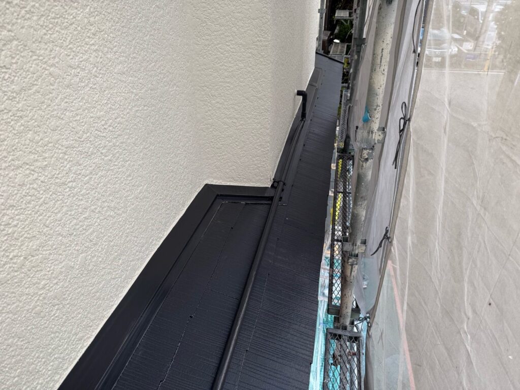 屋根　中塗り完了