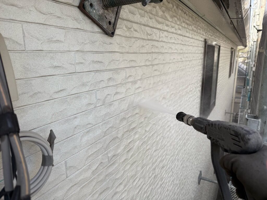 外壁　高圧洗浄手元