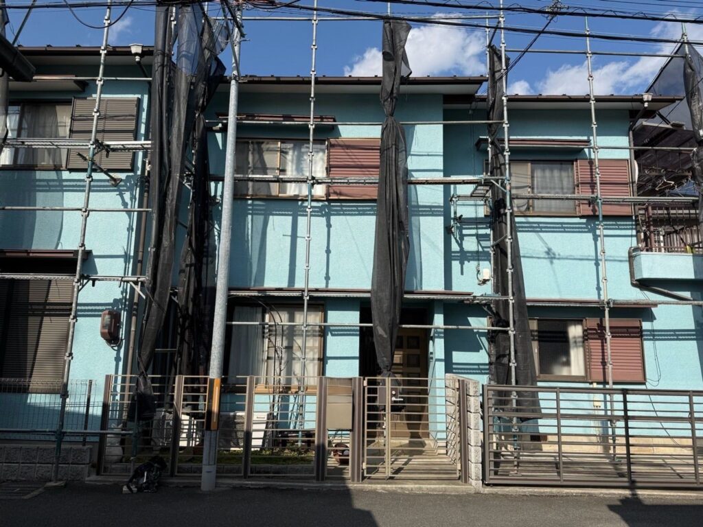 足場組立途中