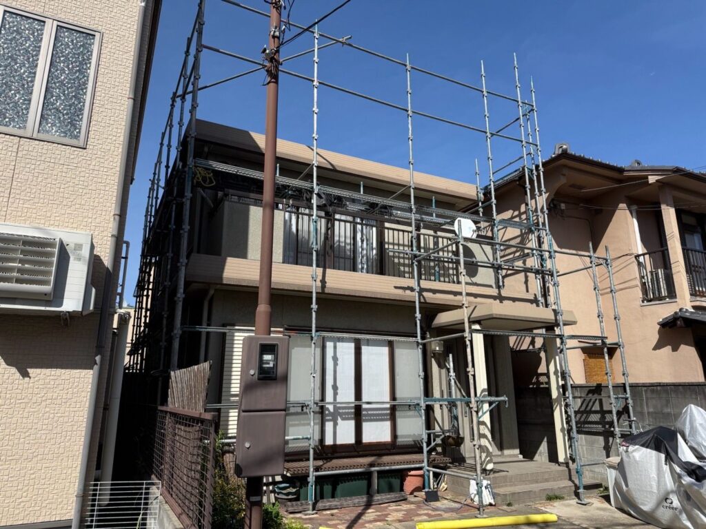 足場組立途中