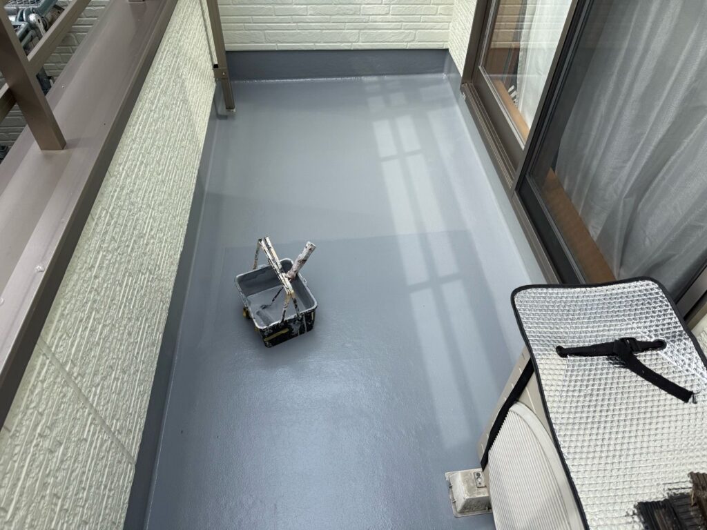 バルコニー　上塗り途中