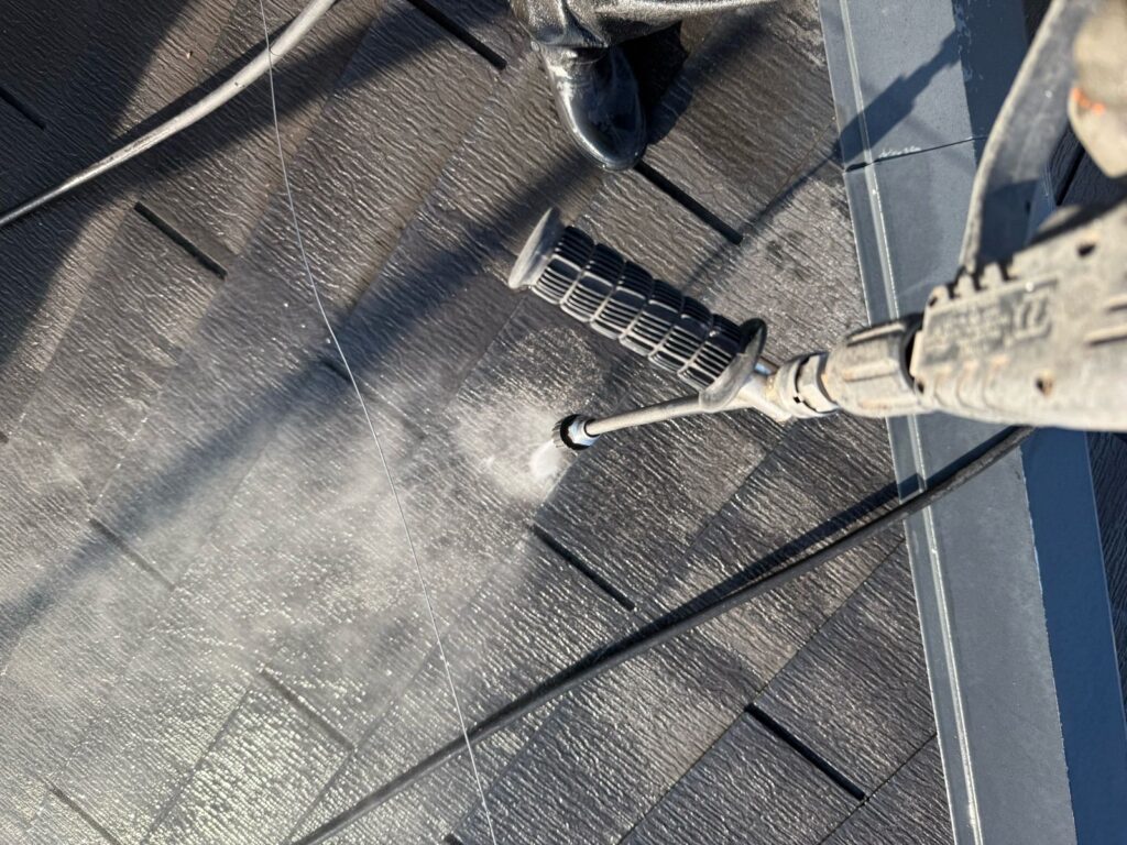 屋根 高圧洗浄手元