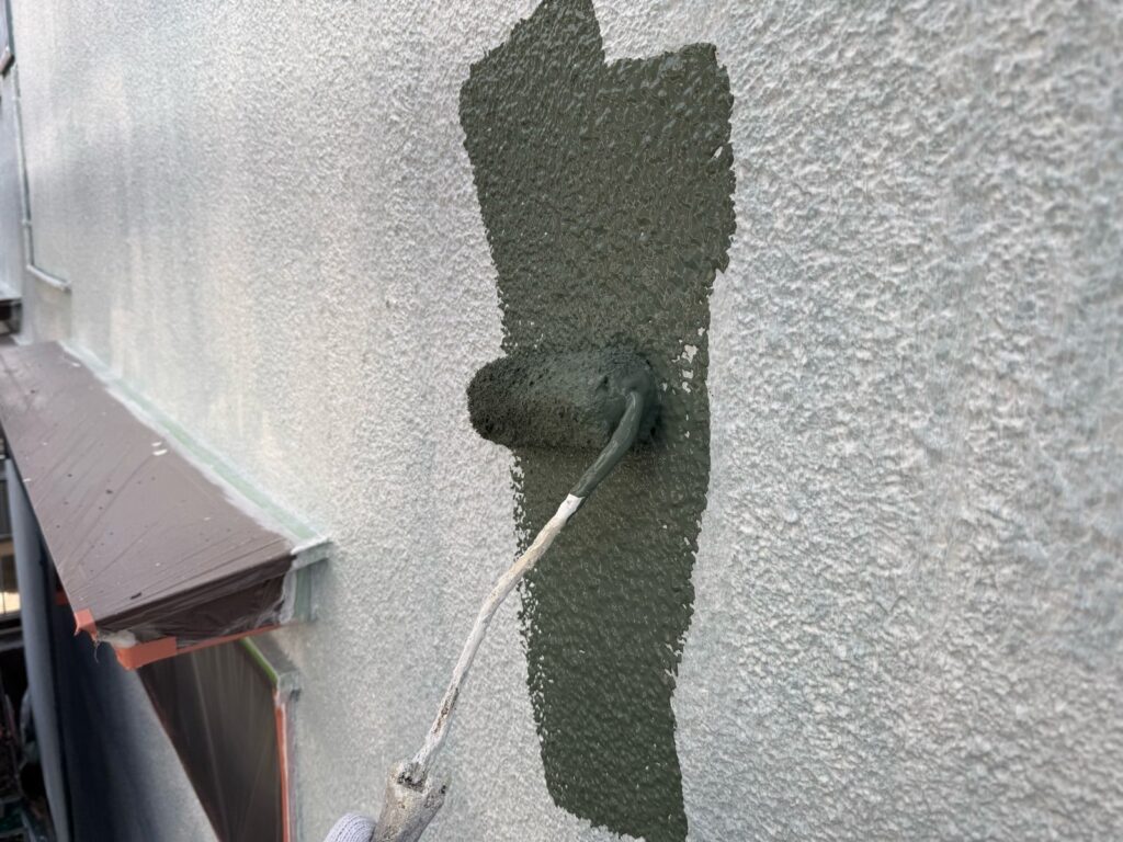 外壁　中塗り手元