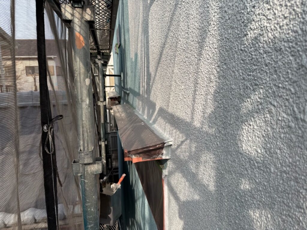 外壁　下塗り途中