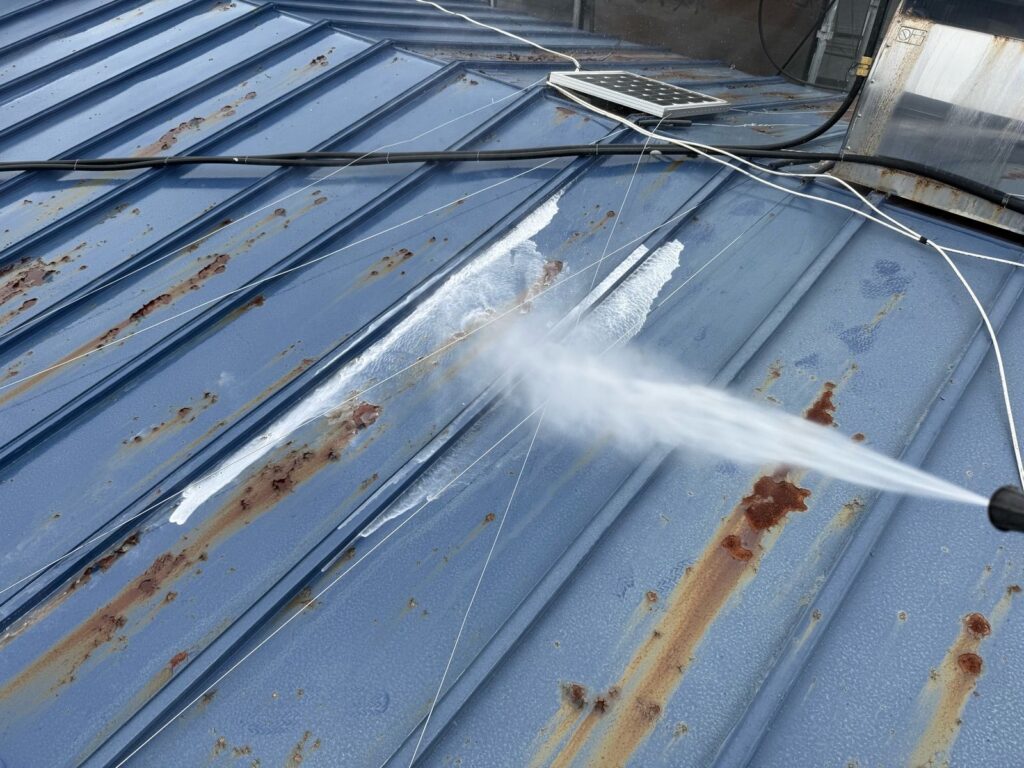 屋根　バイオ洗浄液塗布