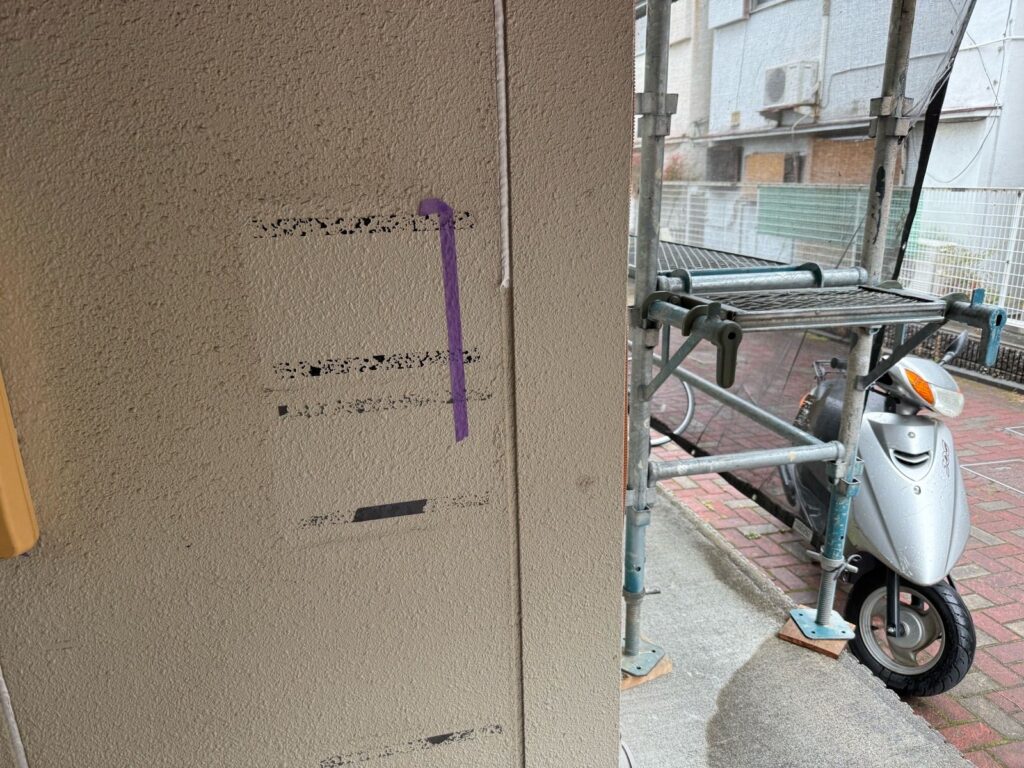 外壁 シール施工途中