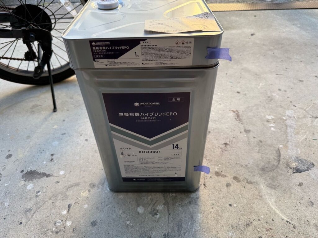 屋根　使用後塗料缶　下塗り材