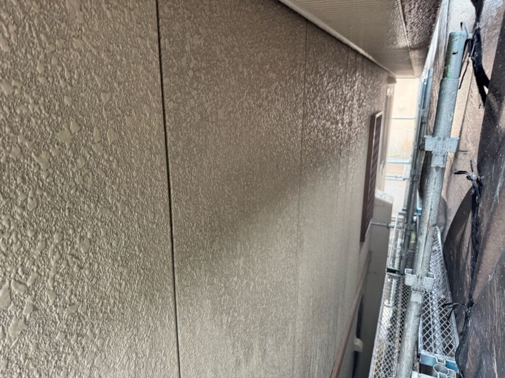 外壁　高圧洗浄途中