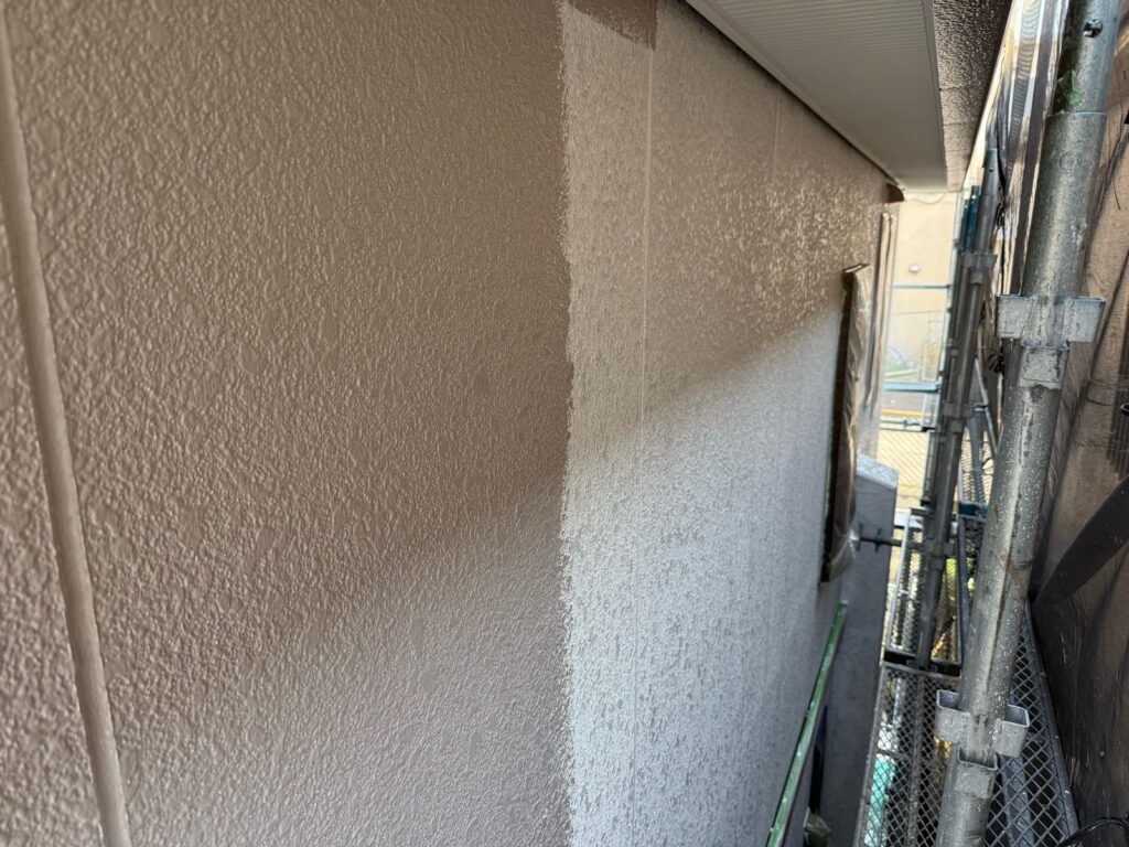 外壁　中塗り途中