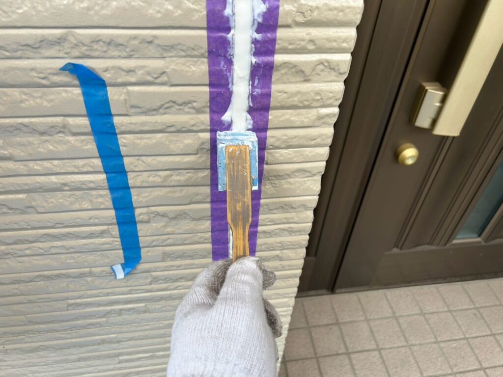 外壁 シール施工途中