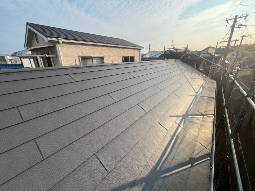 屋根カバー工法完了