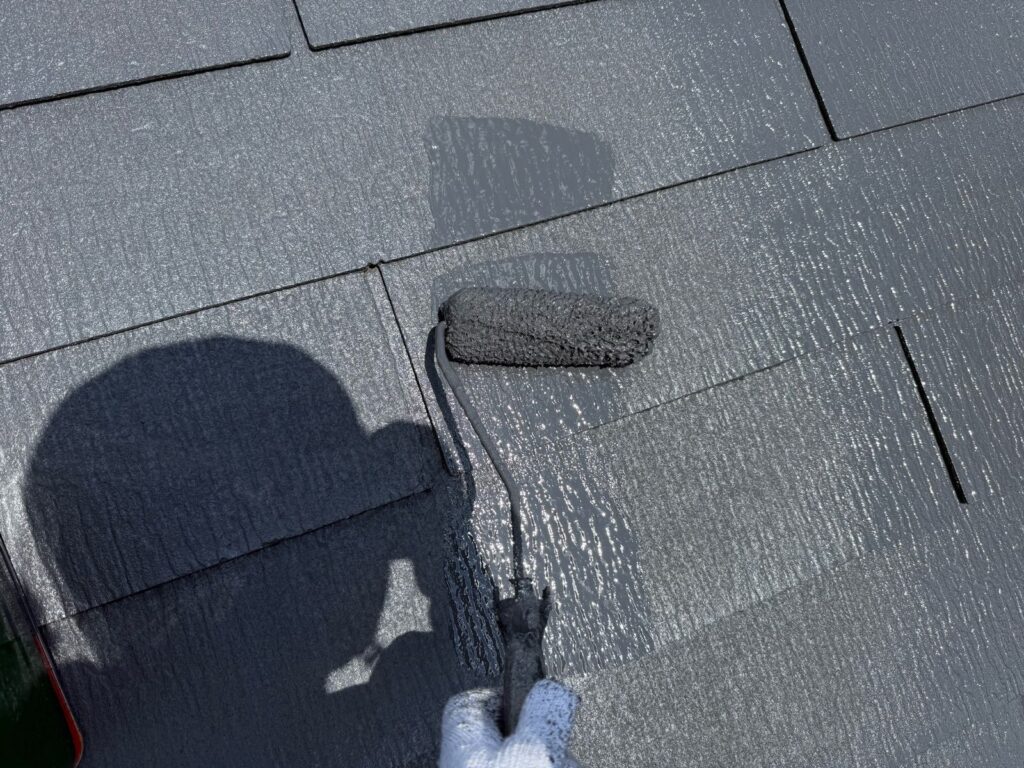 屋根　上塗り手元