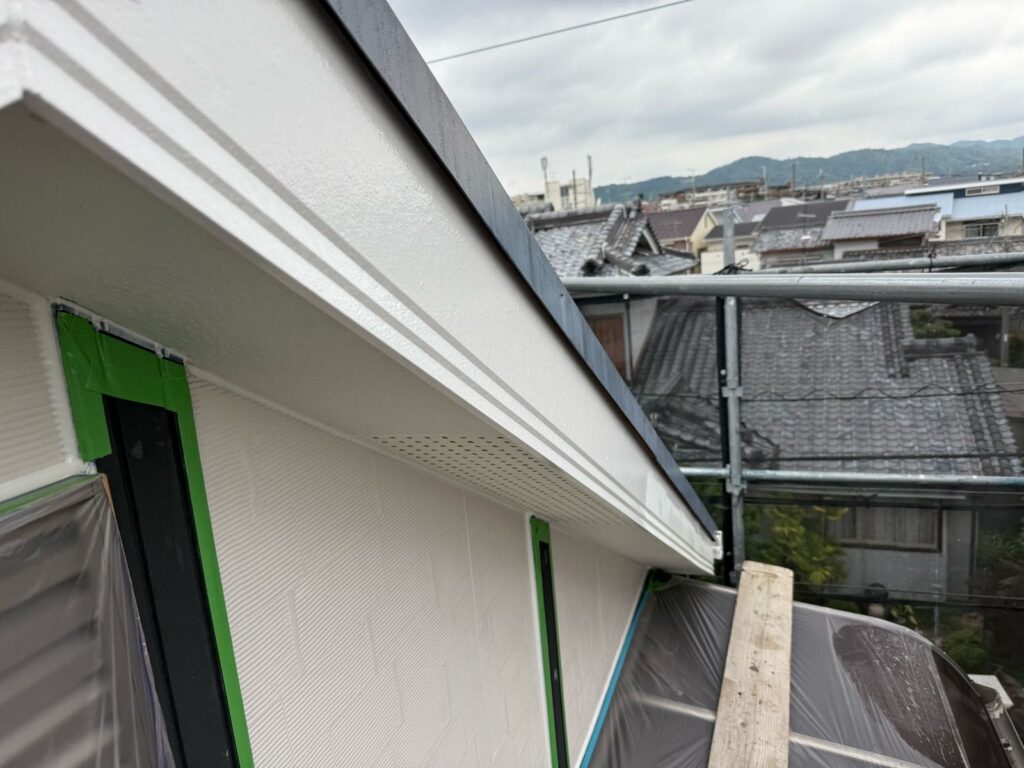 破風板 付帯部 塗装途中