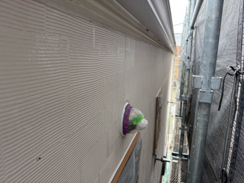 外壁 下塗り途中