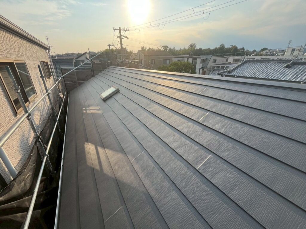 屋根カバー工法完了