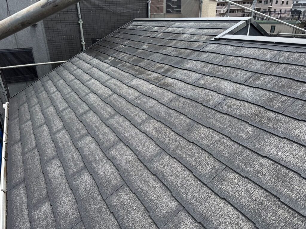 屋根 下塗り途中