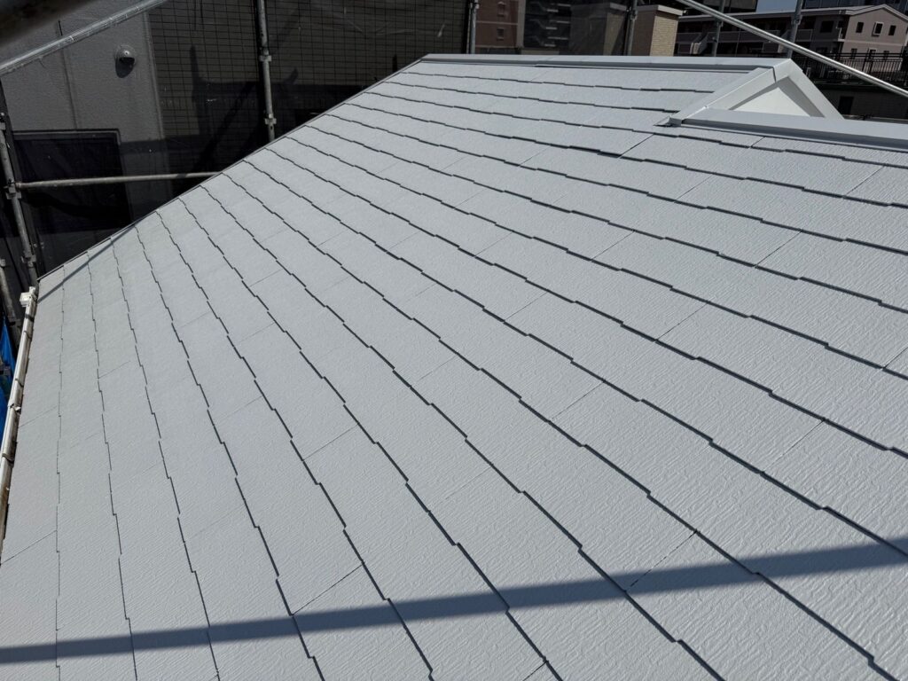 屋根 上塗り途中