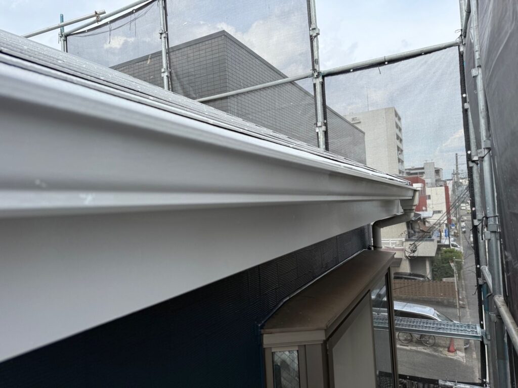 雨樋 付帯部塗装途中