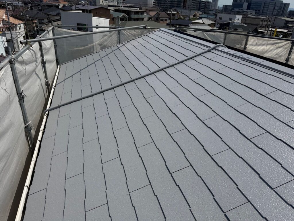屋根 上塗り途中
