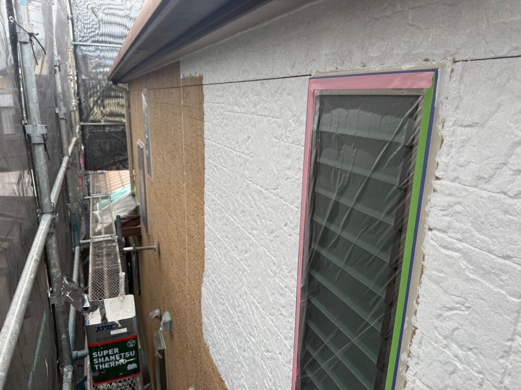 外壁 下塗り途中