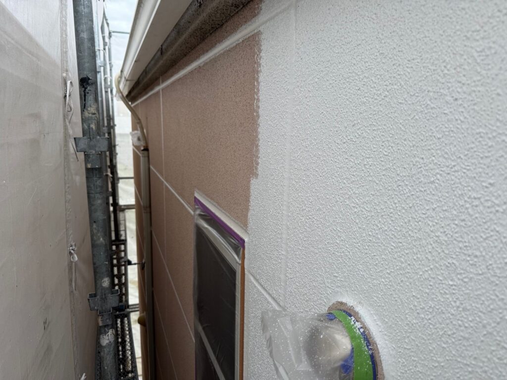 外壁 下塗り途中