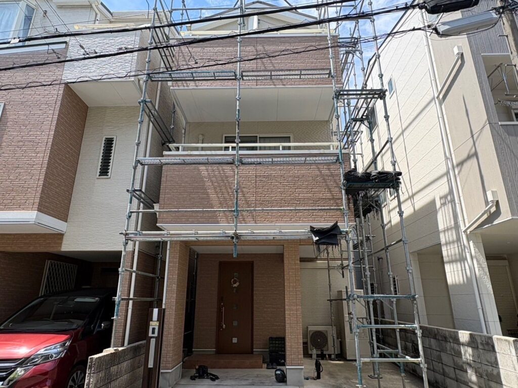 足場組立途中