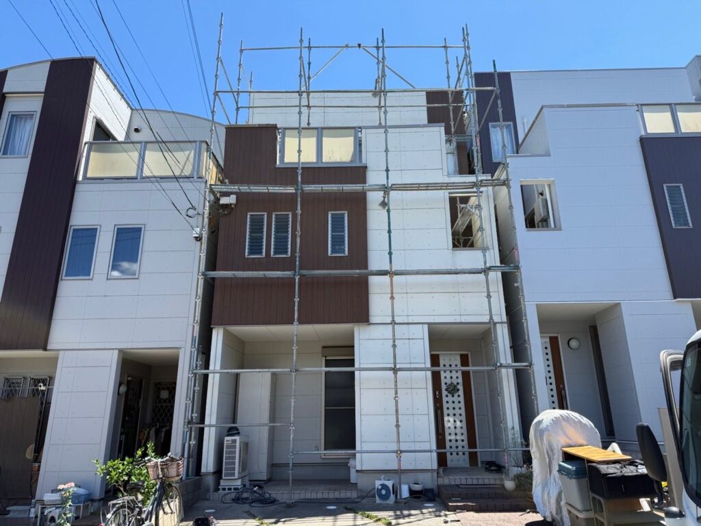 足場組立途中