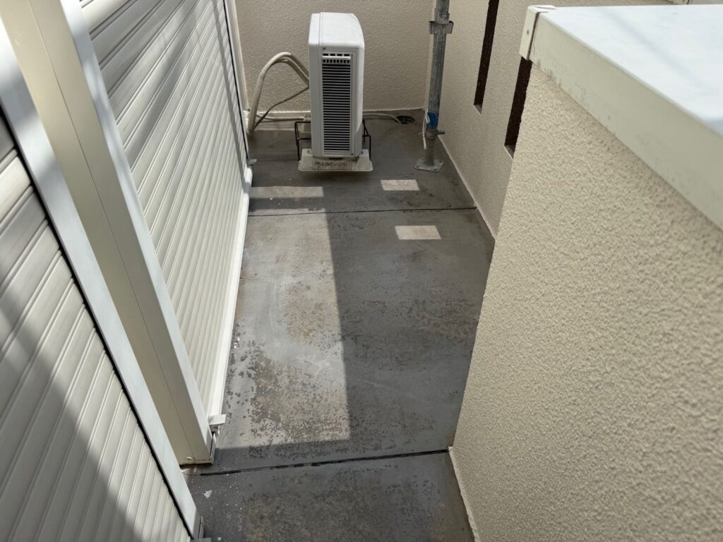 バルコニー 下塗り完了