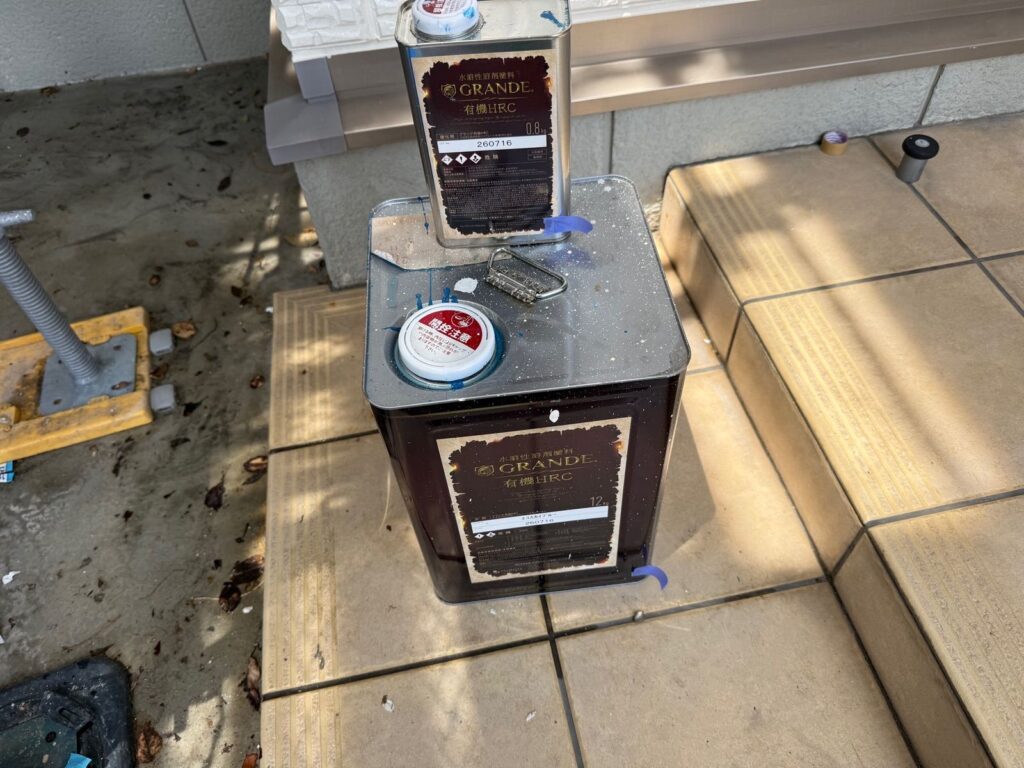 屋根 使用後塗料缶 上塗り材