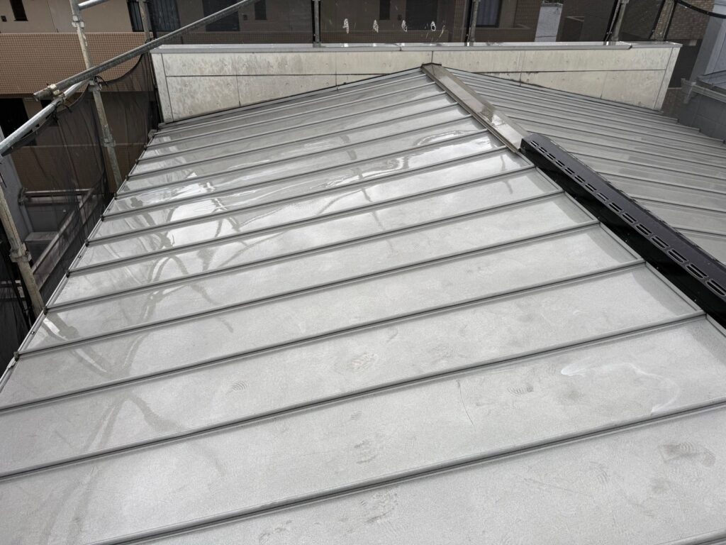 屋根 バイオ洗浄液塗布