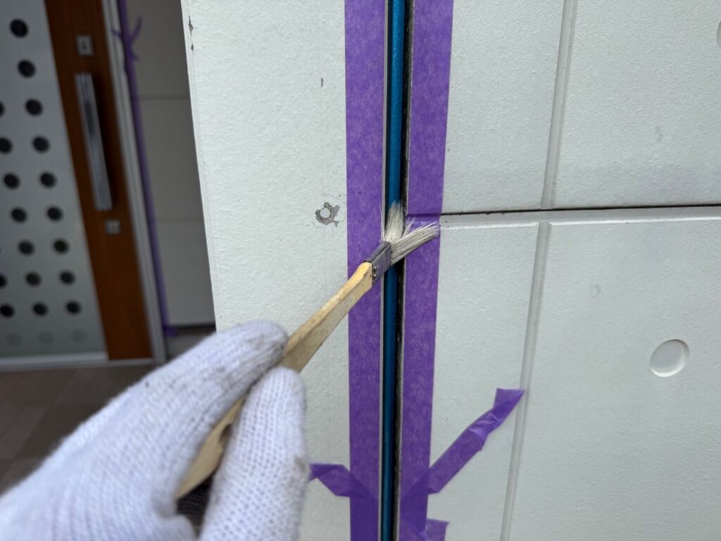 外壁　シールプライマー塗布手元