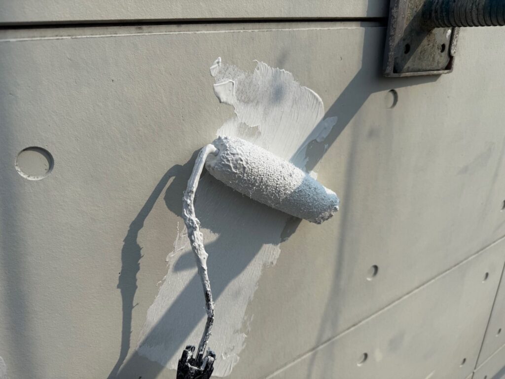 外壁　下塗り手元